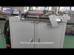 大きな銅ブロックを検出するために水を結合器として使用する超音波装置のビデオ