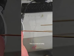 手動で銅棒を検査するために探査機を通過する